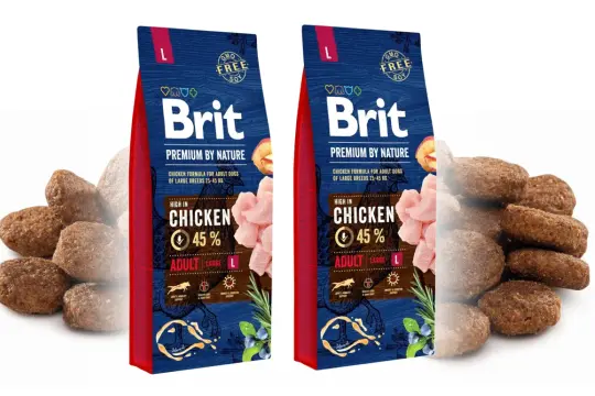 Dwie torby karmy Brit Premium by Nature dla dużych psów dorosłych. Jaka karma dla psa? Ta z kurczakiem 45%, bez GMO i soi.